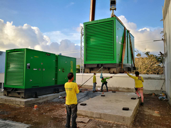 Dwa agregaty generatorów Cummins 500 kVA z panelami synchronizującymi dla Wanda Plaza w Manili na Filipinach